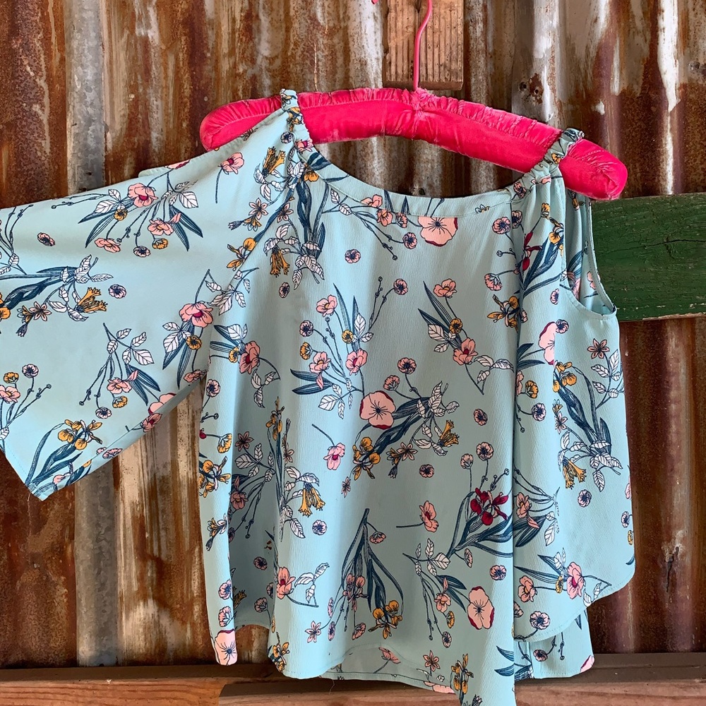 floral off the shoulder bell sleeve blouse!